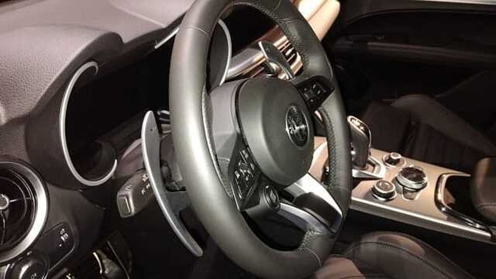 Alfa Romeo Stelvio nuova a Milano (14)