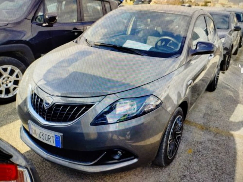 Lancia Ypsilon usata a Forlì-Cesena