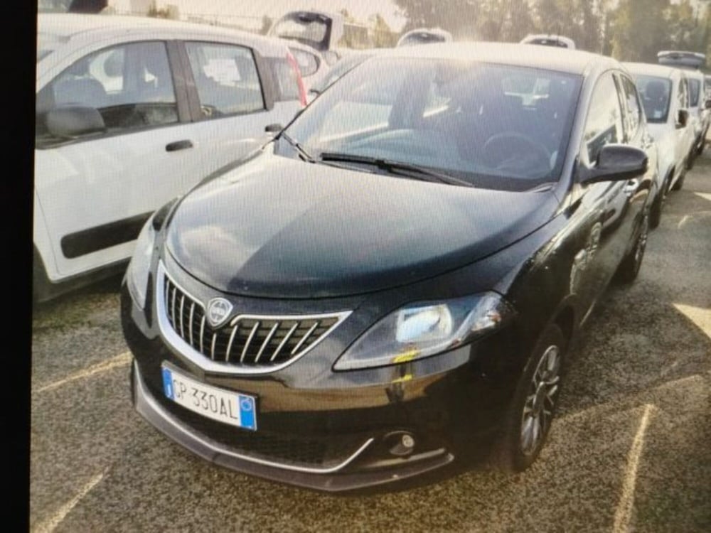 Lancia Ypsilon usata a Forlì-Cesena