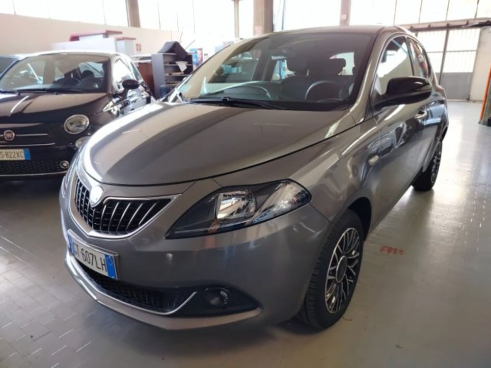 Lancia Ypsilon usata a Forlì-Cesena (2)