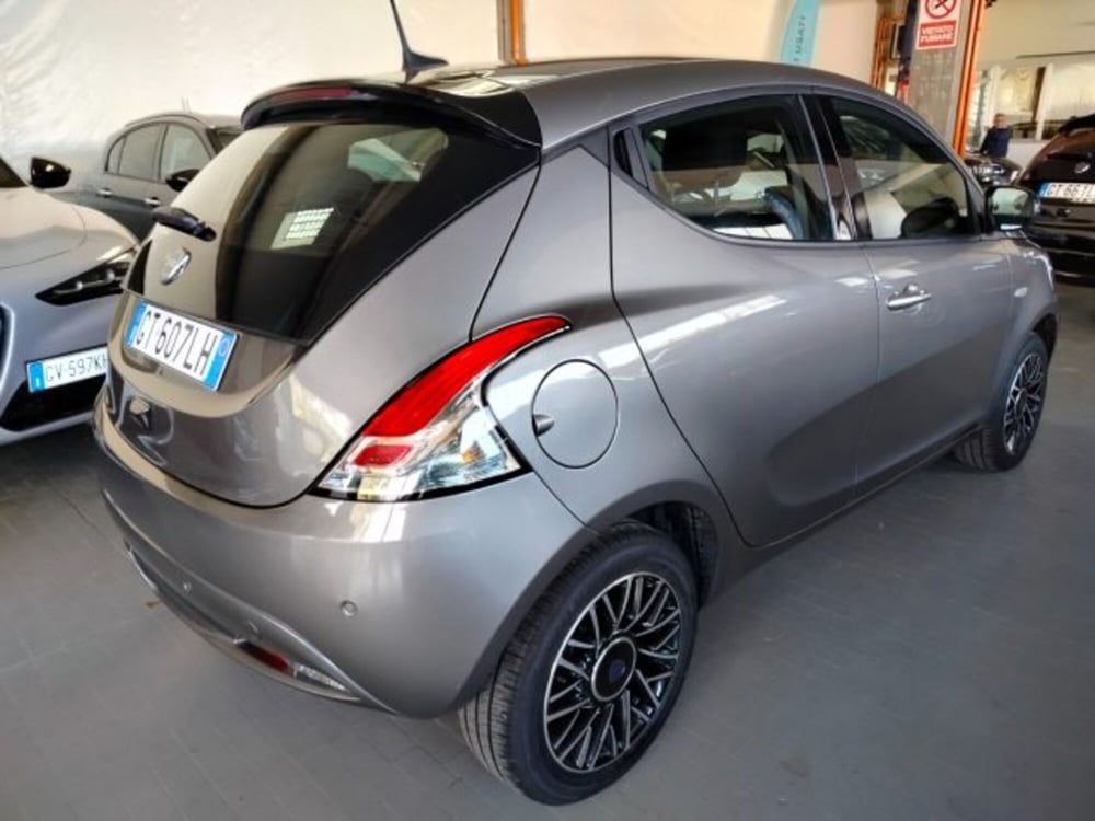 Lancia Ypsilon usata a Forlì-Cesena (9)