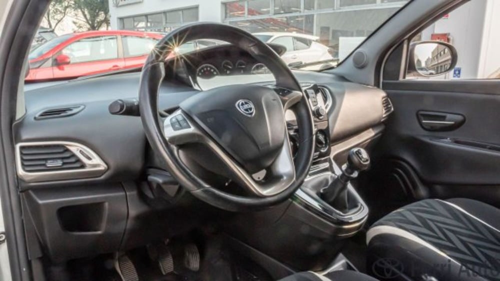 Lancia Ypsilon usata a Padova (6)