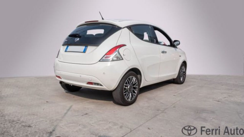 Lancia Ypsilon usata a Padova (4)