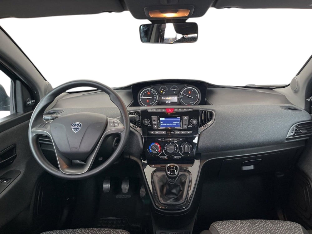 Lancia Ypsilon usata a Torino (10)