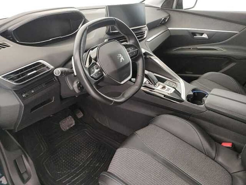 Peugeot 5008 nuova a Caserta (18)