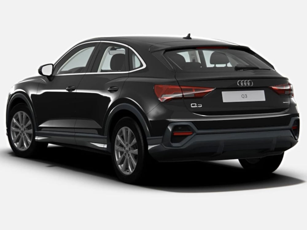 Audi Q3 Sportback nuova a Novara (3)