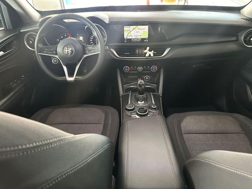 Alfa Romeo Stelvio usata a Napoli (7)