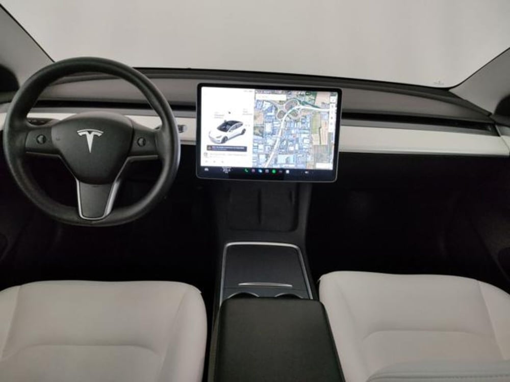 Tesla Model 3 usata a Modena (15)