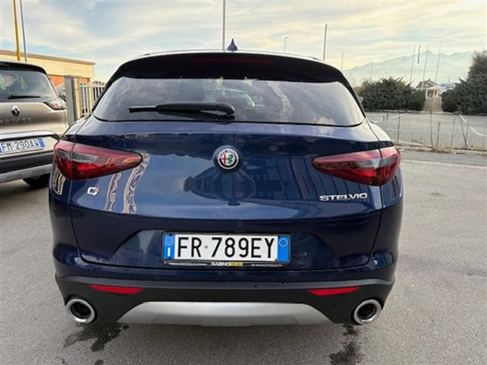 Alfa Romeo Stelvio usata a Torino (4)