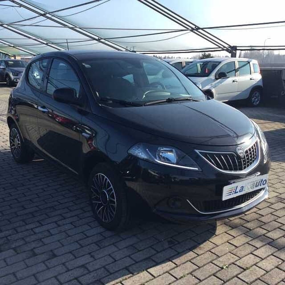 Lancia Ypsilon usata a Ravenna (3)