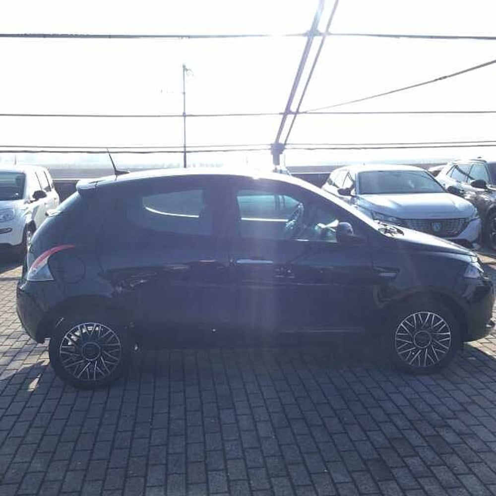 Lancia Ypsilon usata a Ravenna (4)