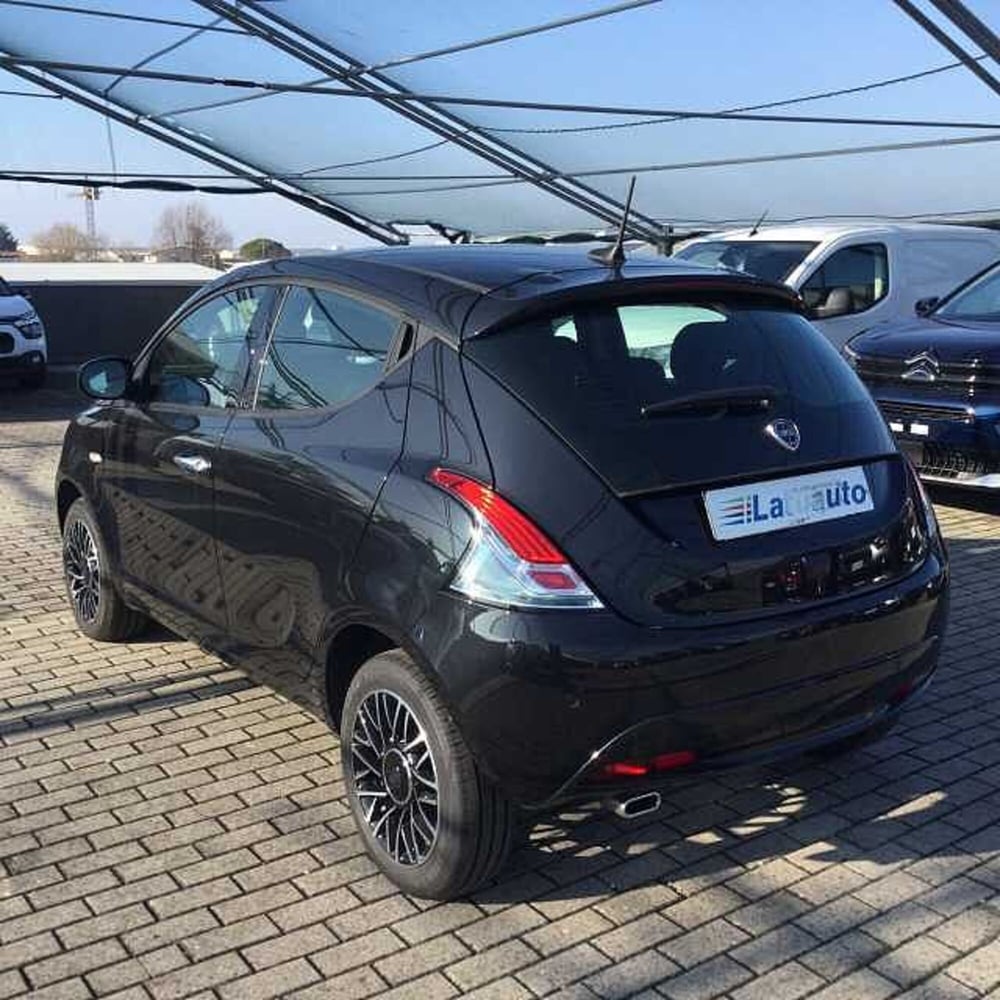 Lancia Ypsilon usata a Ravenna (5)