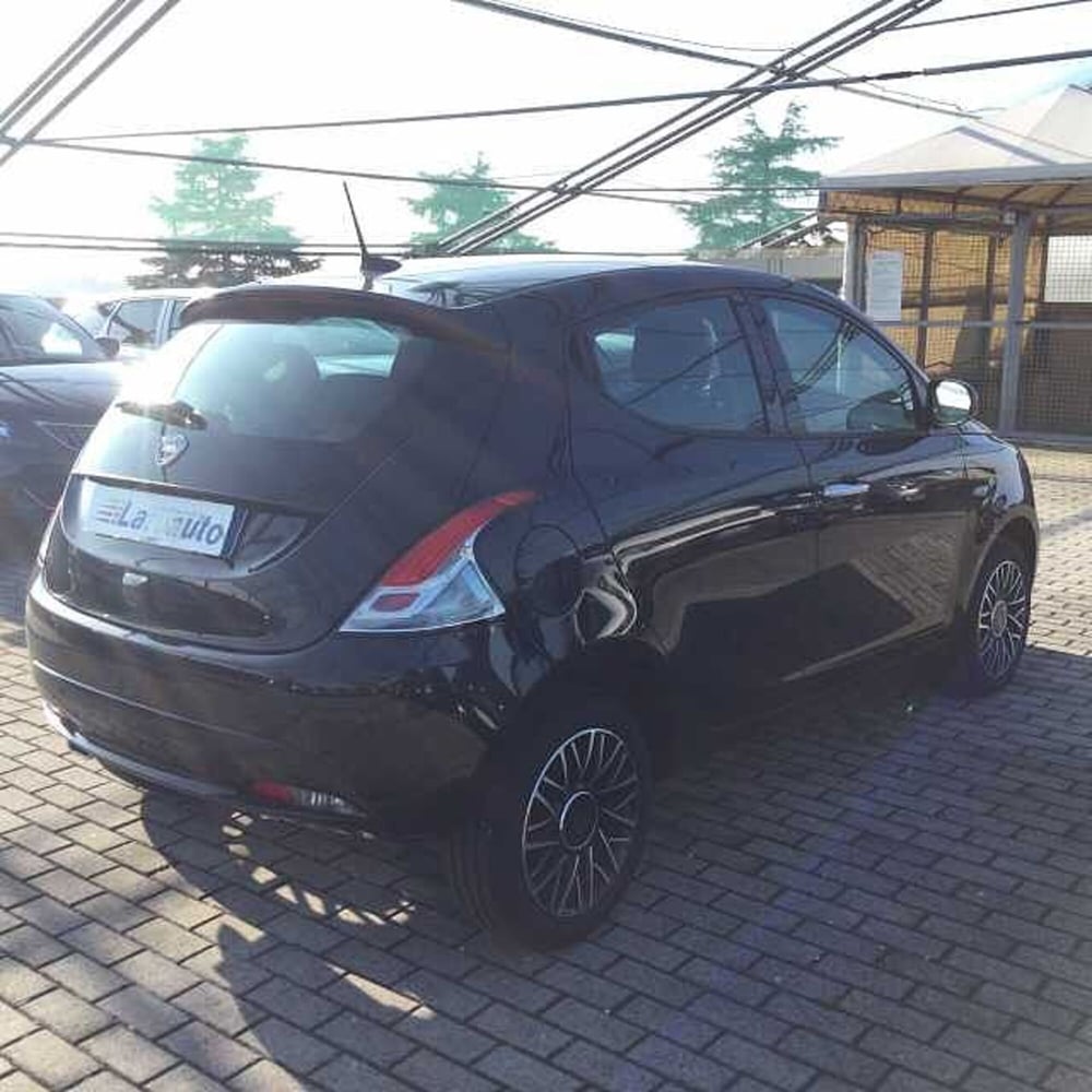 Lancia Ypsilon usata a Ravenna (7)