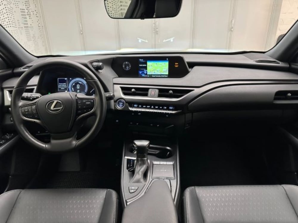 Lexus UX usata a Cuneo (12)