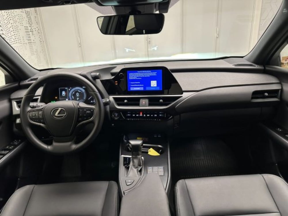 Lexus UX usata a Cuneo (11)