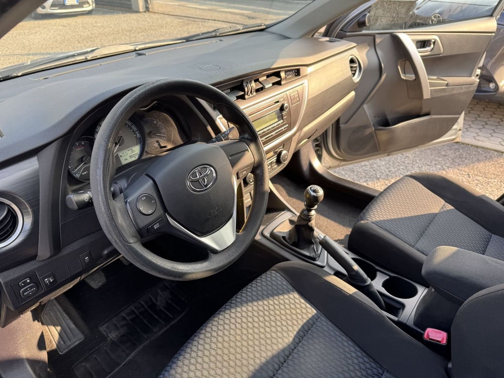 Toyota Auris usata a Como (11)