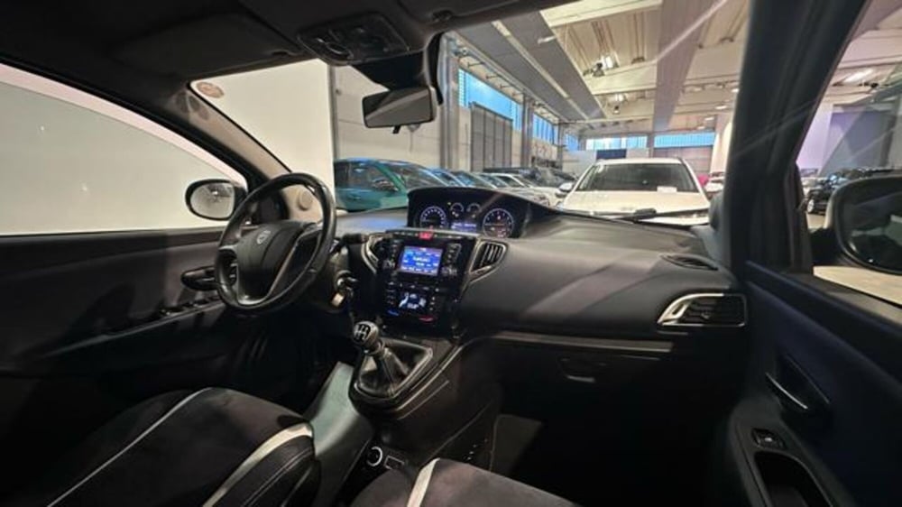 Lancia Ypsilon usata a Reggio Emilia (12)