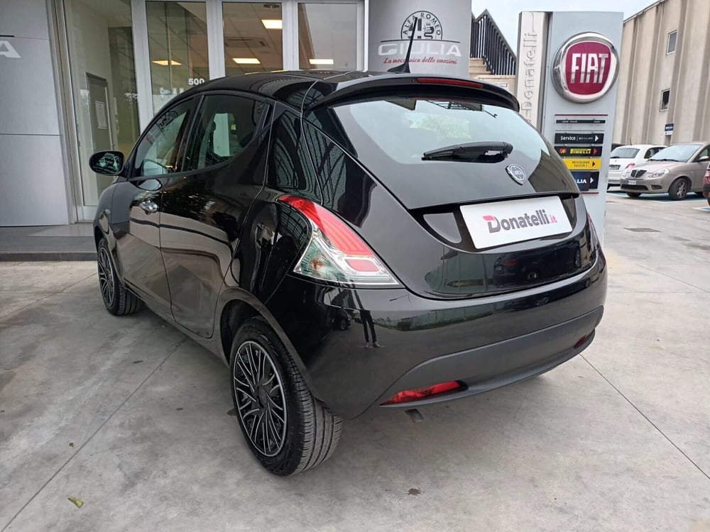 Lancia Ypsilon usata a Bari (17)