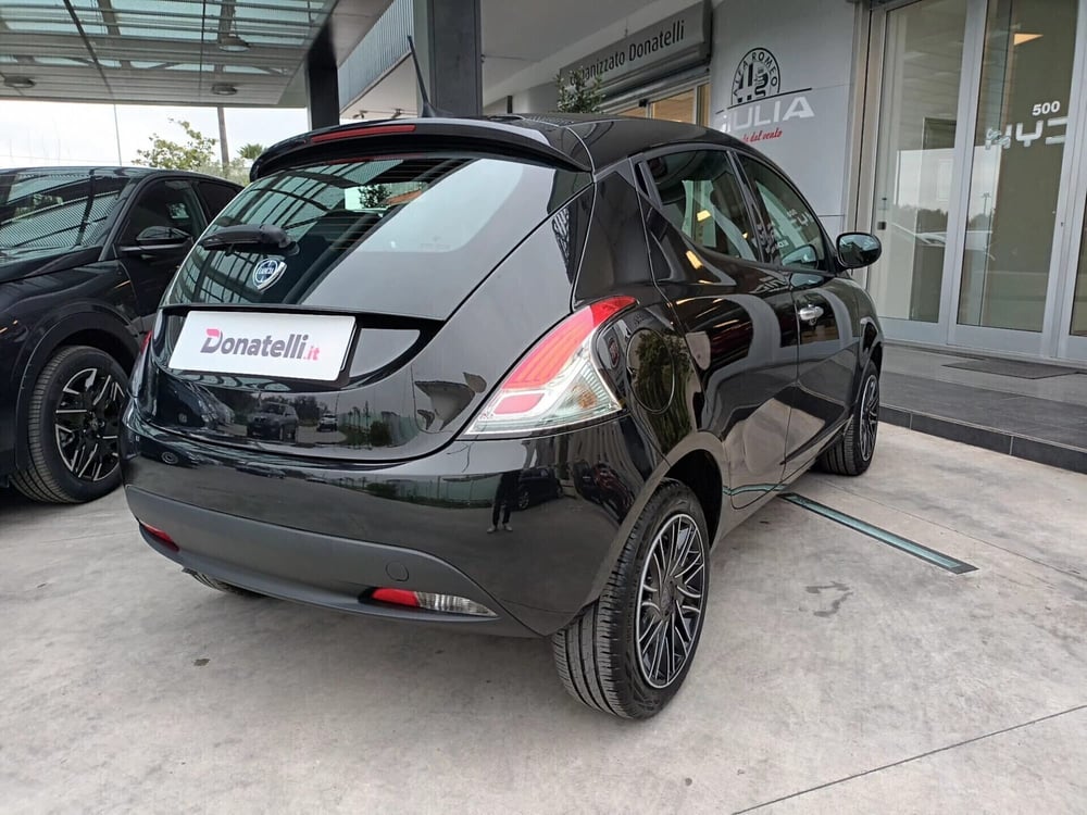 Lancia Ypsilon usata a Bari (19)