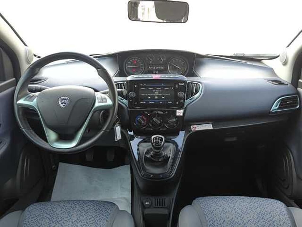 Lancia Ypsilon usata a Treviso (8)