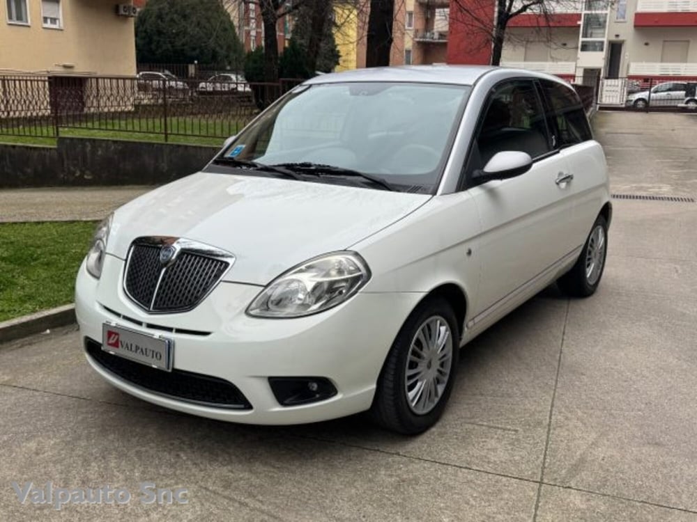 Lancia Ypsilon usata a Verona