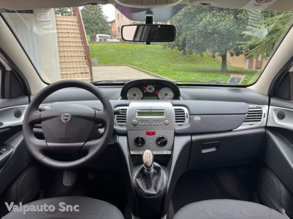 Lancia Ypsilon usata a Verona (10)