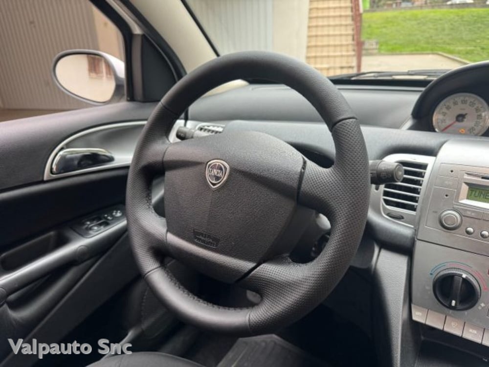 Lancia Ypsilon usata a Verona (11)