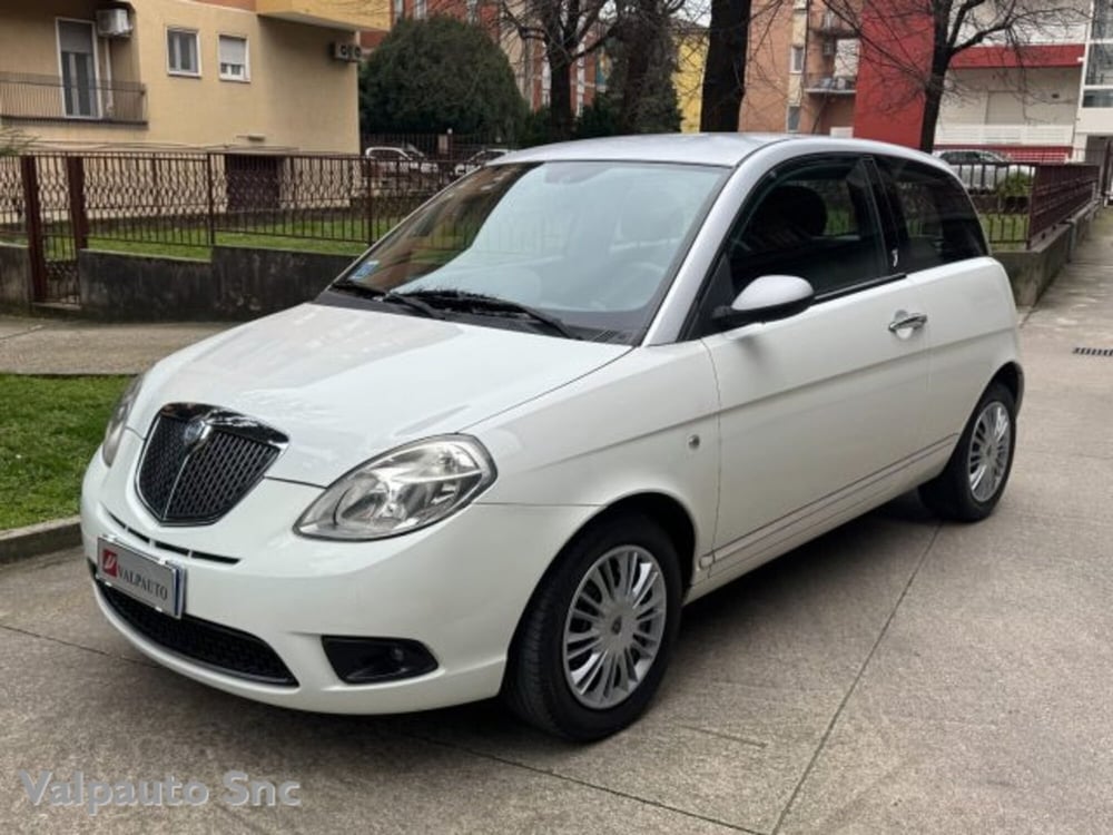 Lancia Ypsilon usata a Verona (12)