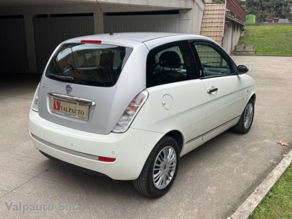 Lancia Ypsilon usata a Verona (4)