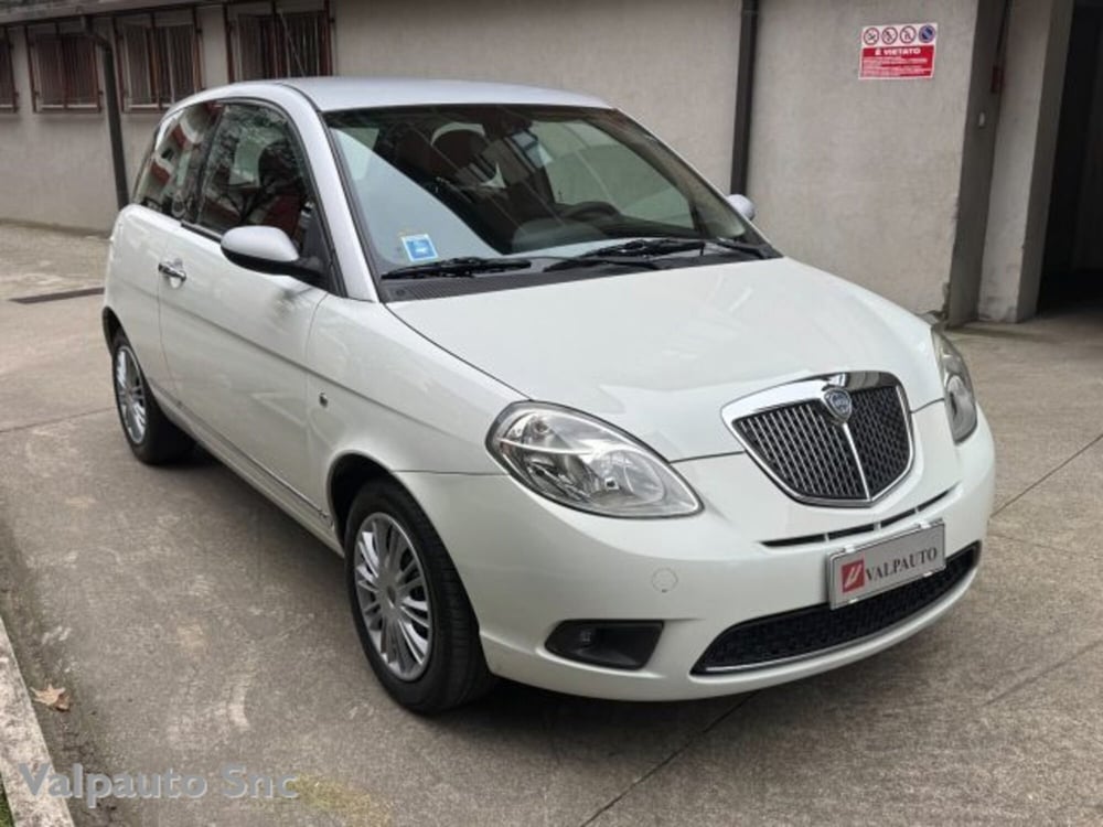 Lancia Ypsilon usata a Verona (6)