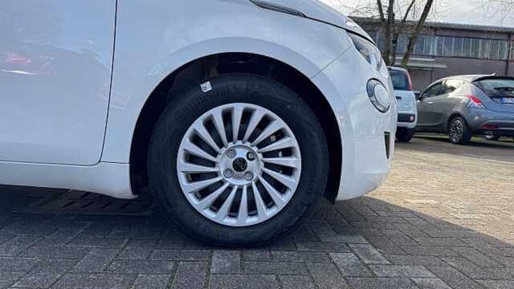 Fiat 500e nuova a Milano (9)