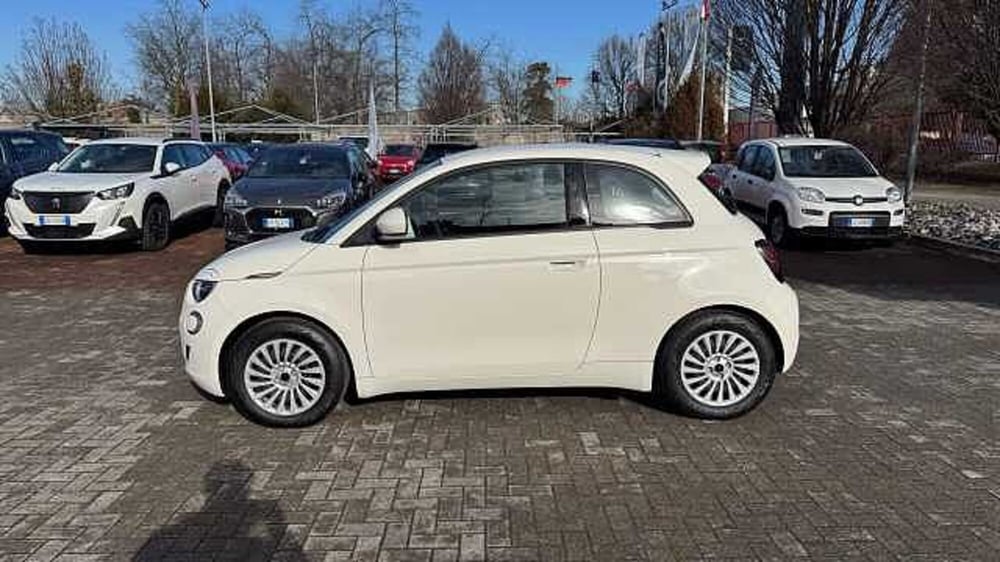 Fiat 500e nuova a Milano (2)