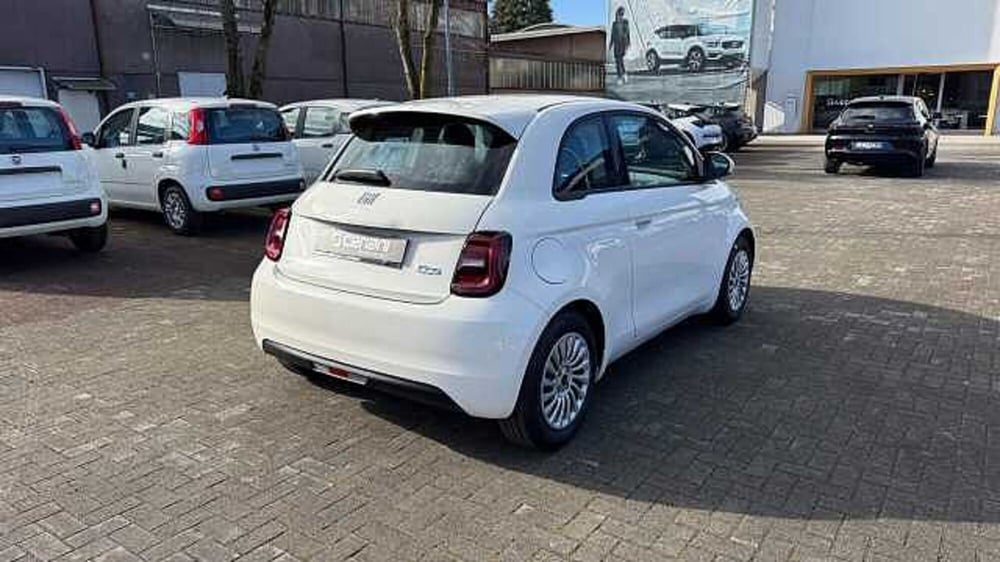 Fiat 500e nuova a Milano (5)