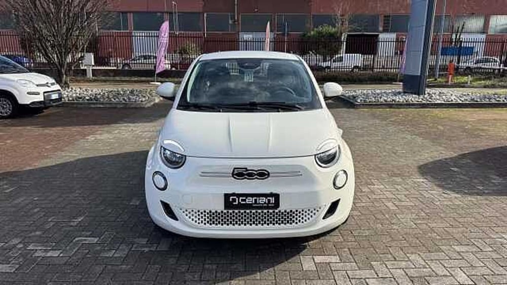 Fiat 500e nuova a Milano (8)