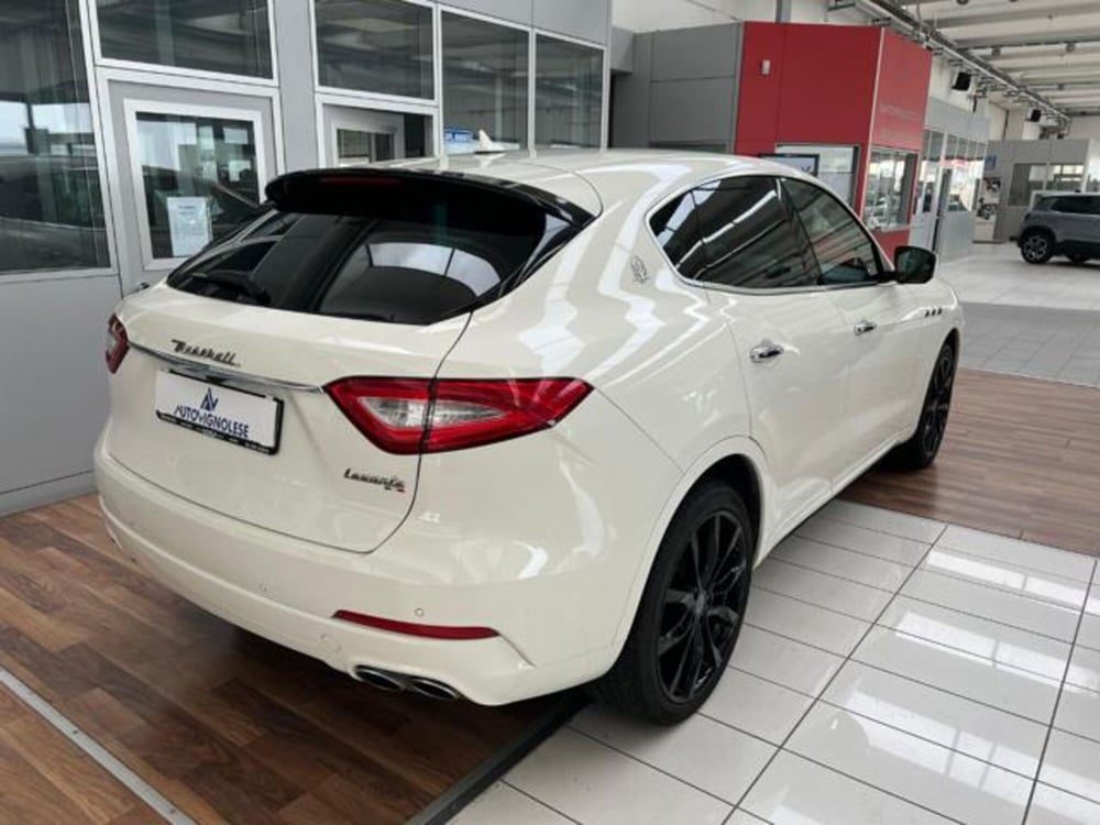 Maserati Levante usata a Modena (6)