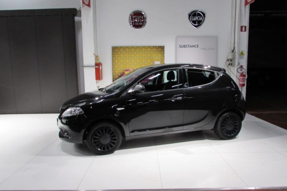 Lancia Ypsilon usata a Milano (2)