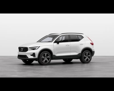 Volvo XC40 B3 automatico Plus Dark  nuova a Conegliano