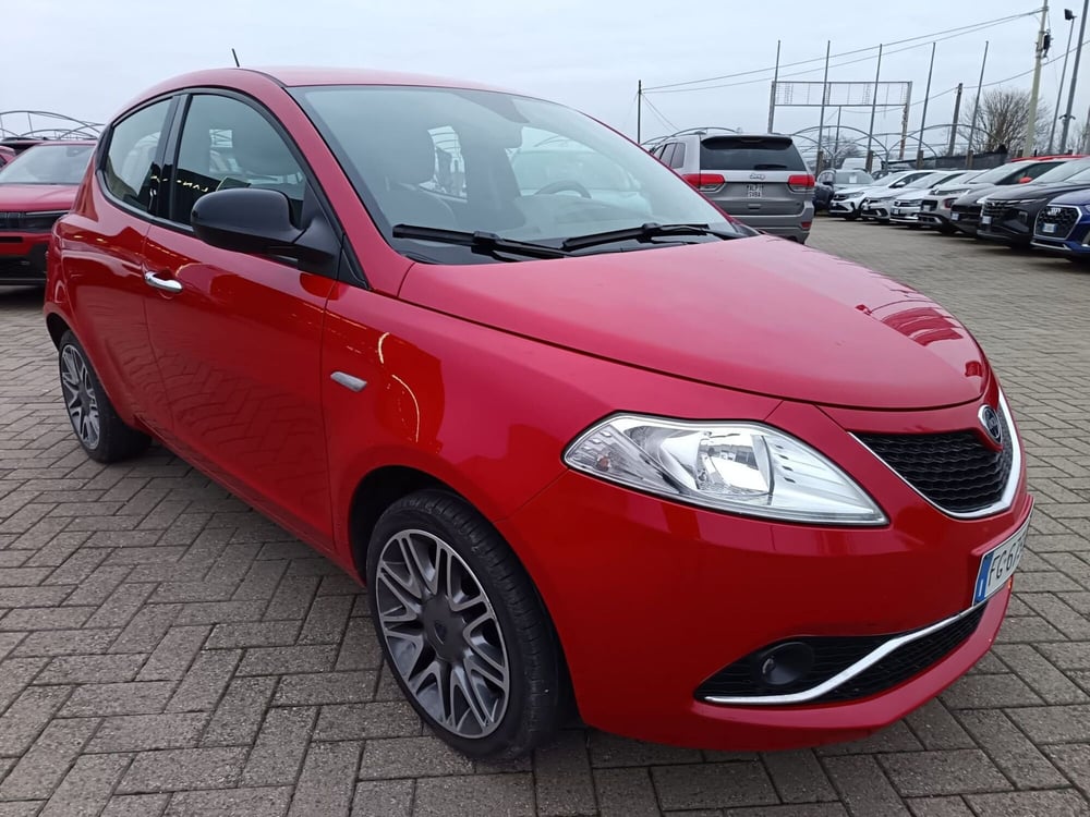 Lancia Ypsilon usata a Alessandria (3)