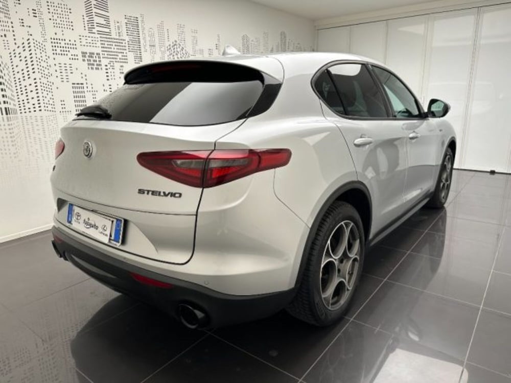 Alfa Romeo Stelvio usata a Cuneo (3)