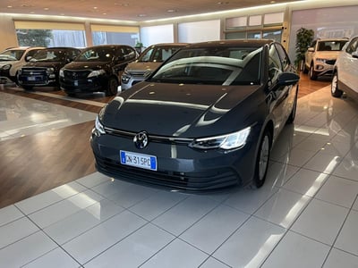 Volkswagen Golf 1.0 eTSI EVO DSG Life del 2023 usata a Milano