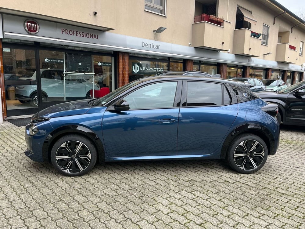 Lancia Ypsilon nuova a Milano (3)