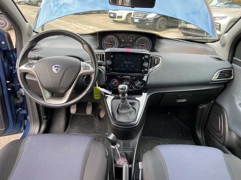 Lancia Ypsilon usata a Ancona (18)