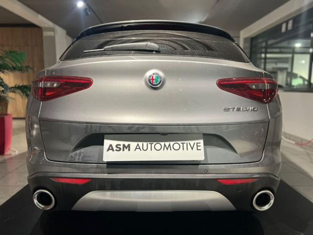 Alfa Romeo Stelvio usata a Napoli (5)