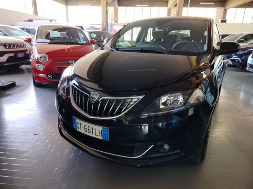 Lancia Ypsilon usata a Forlì-Cesena (2)