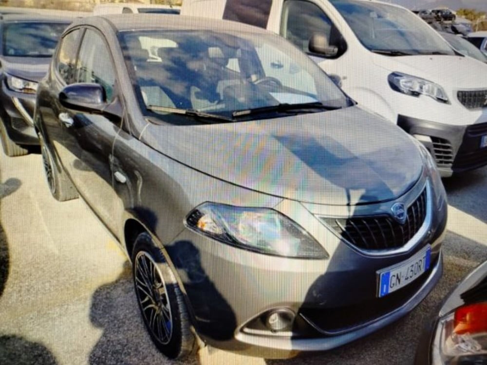 Lancia Ypsilon usata a Forlì-Cesena (2)