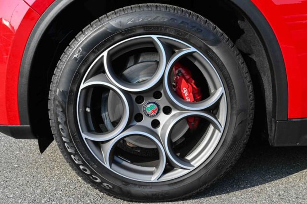 Alfa Romeo Stelvio usata a Torino (11)