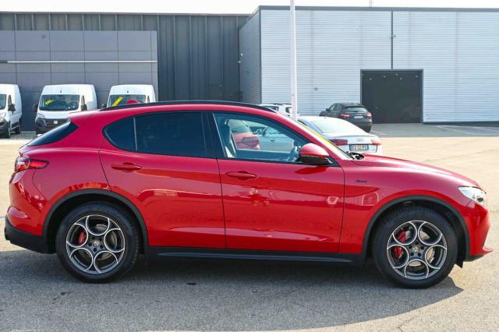 Alfa Romeo Stelvio usata a Torino (4)