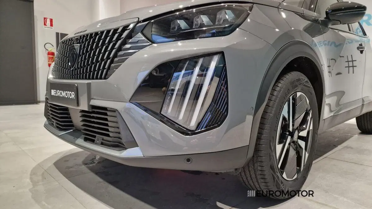 Peugeot 2008 nuova a Bari (10)