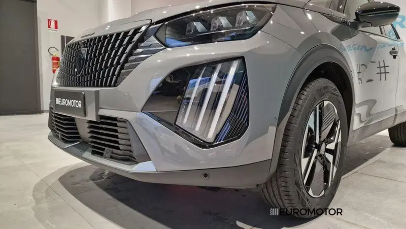 Peugeot 2008 nuova a Bari (10)