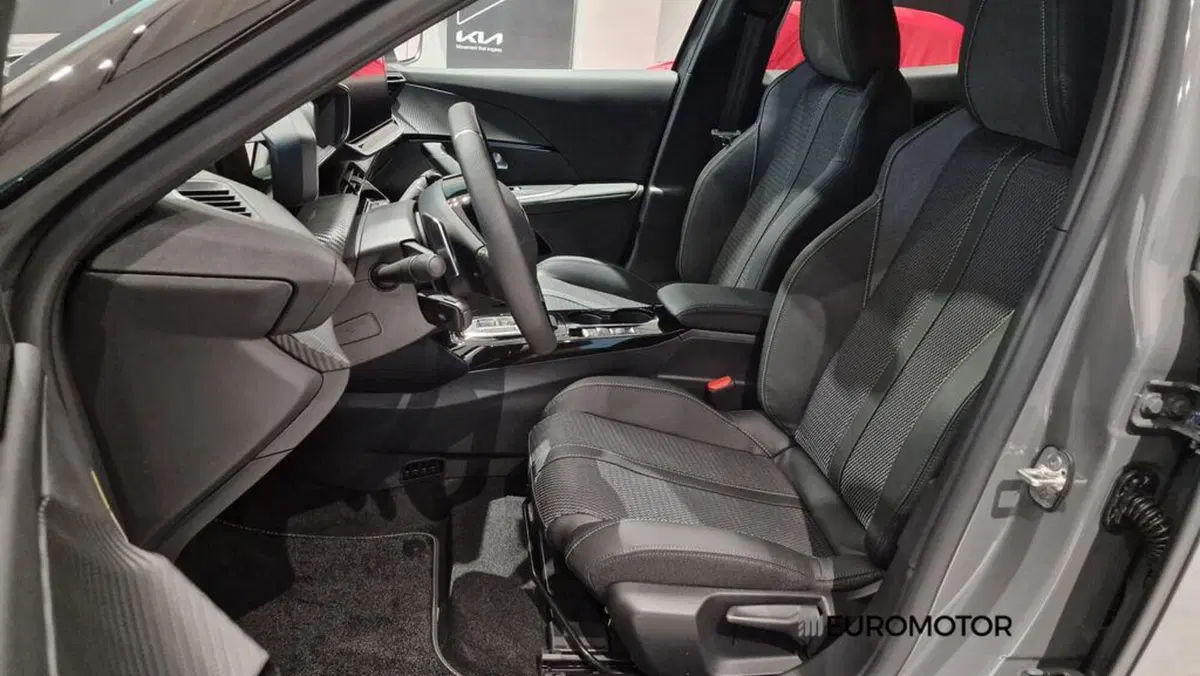 Peugeot 2008 nuova a Bari (12)